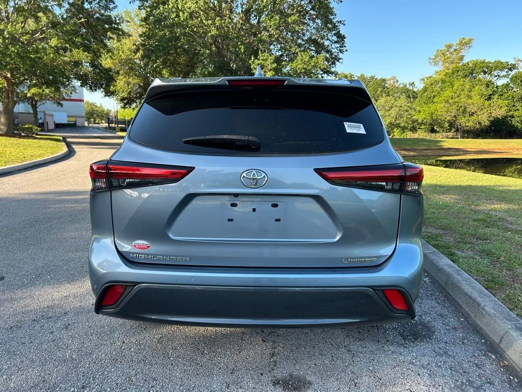 Used 2023 Toyota Highlander Limited FWD image 4