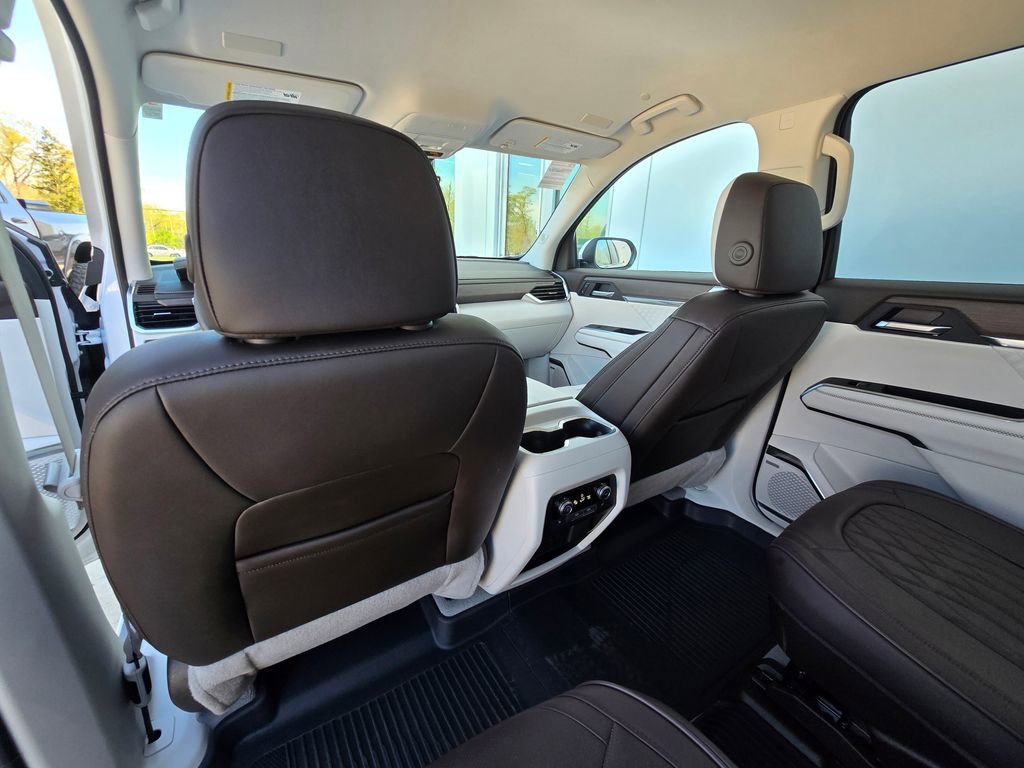 Used 2025 GMC Acadia Denali w/ Super Cruise Package image 19