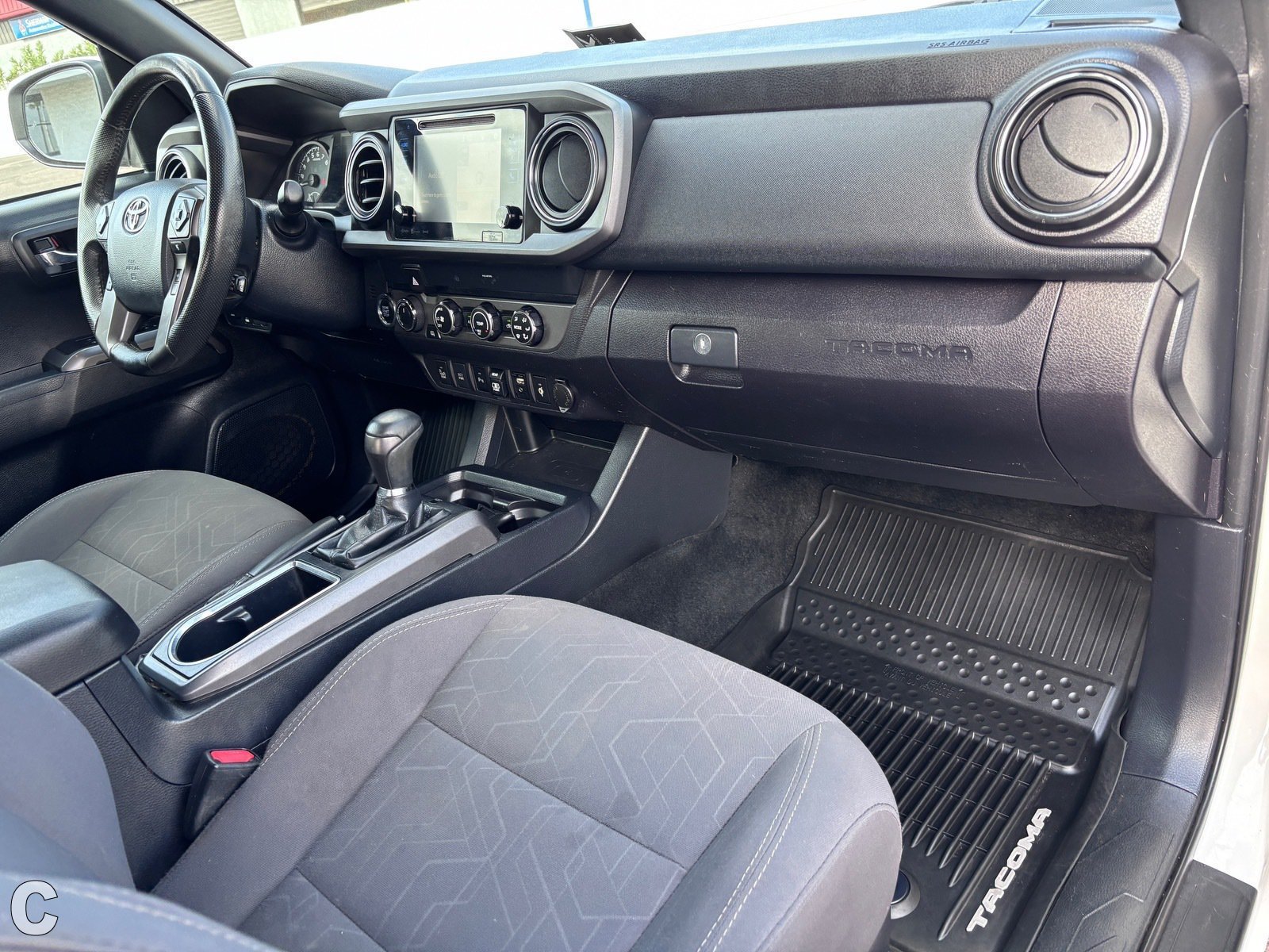 Used 2019 Toyota Tacoma TRD Off-Road w/ Technology Package AWD/4WD image 11