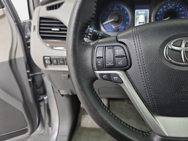 Used 2015 Toyota Sienna XLE w/ XLE Navigation Package AWD/4WD image 17