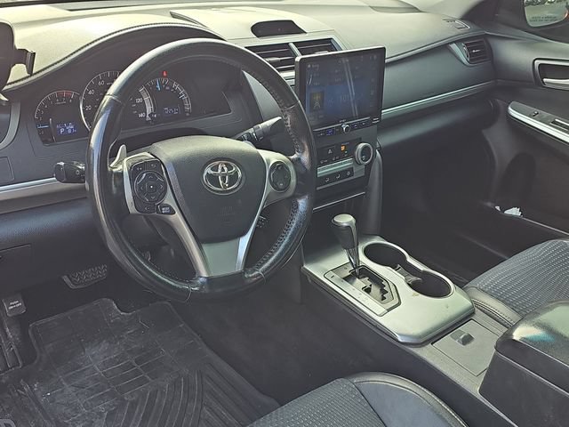 Used 2014 Toyota Camry SE w/ Moonroof Package FWD image 11