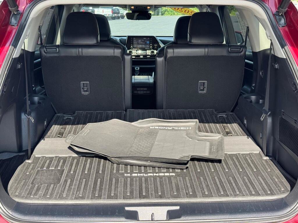 Certified 2020 Toyota Highlander XLE AWD/4WD image 4