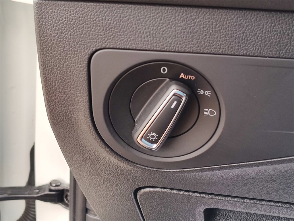 Used 2022 Volkswagen Tiguan SE image 26