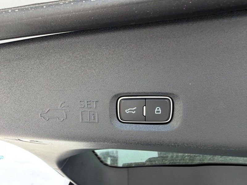 Used 2025 Ford Expedition Platinum image 5