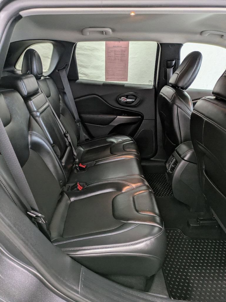 Used 2019 Jeep Cherokee Latitude Plus w/ Cold Weather Group image 11