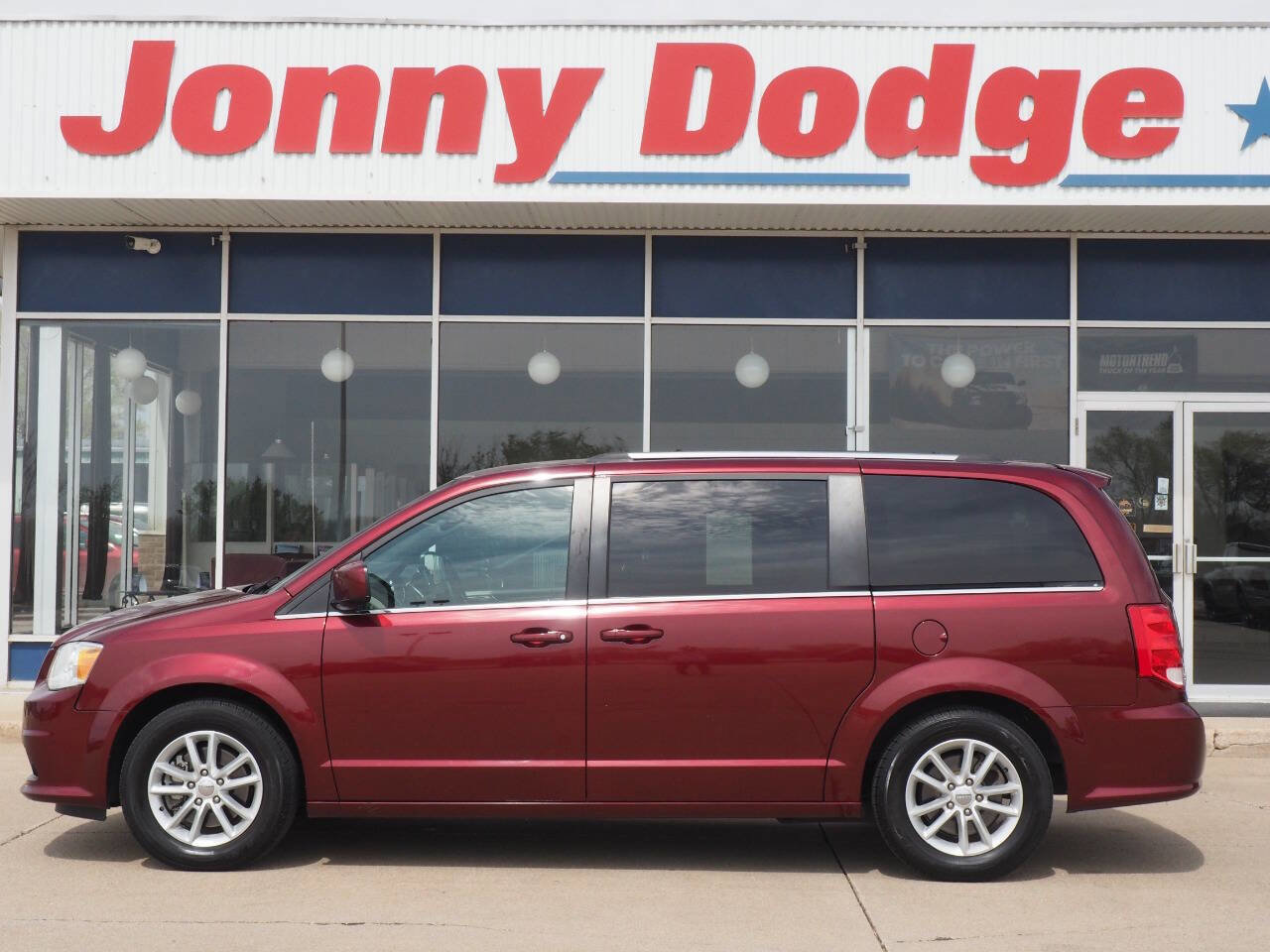 Used 2020 Dodge Grand Caravan SXT FWD image 2