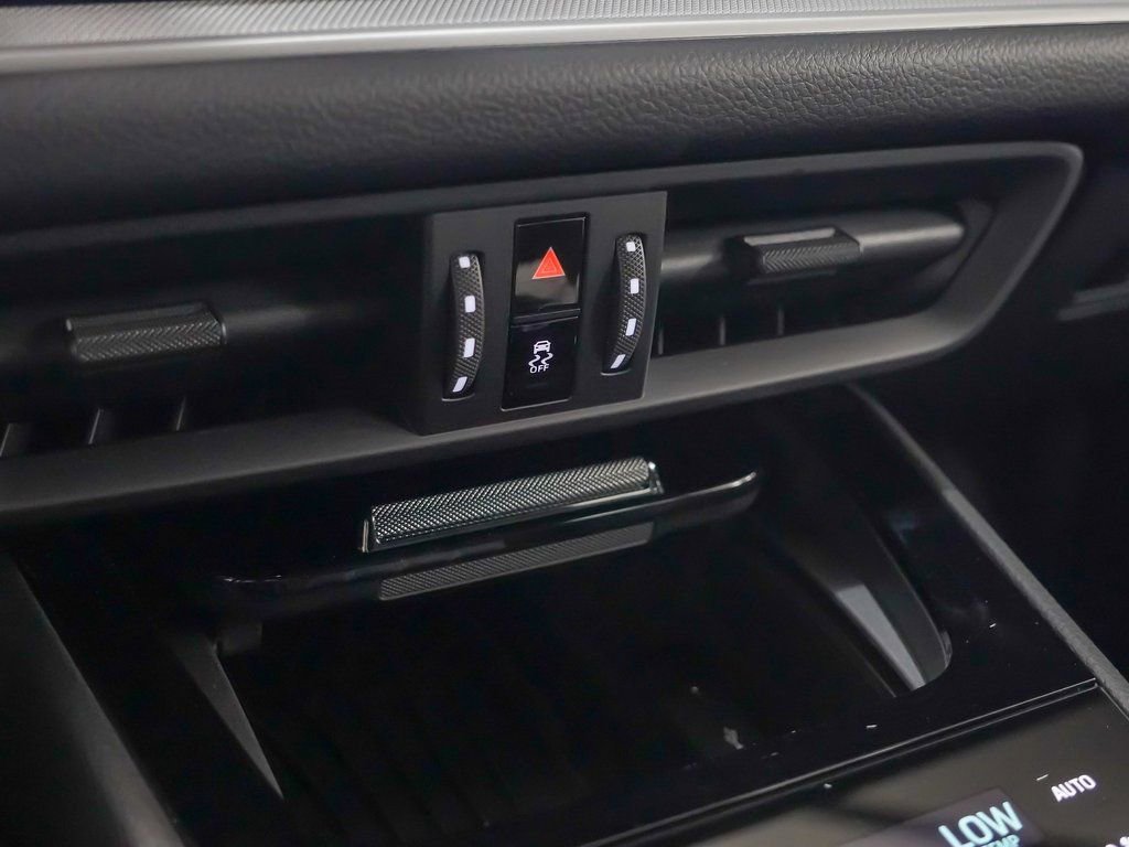 Used 2025 Porsche Cayenne image 30