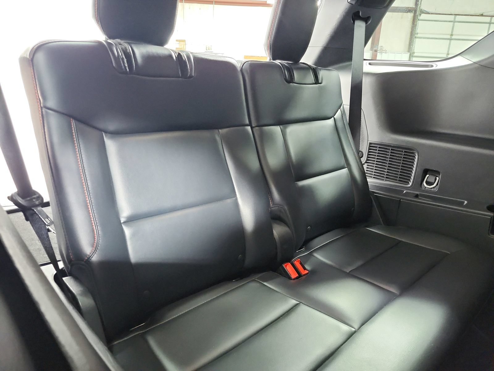 Used 2025 Ford Explorer ST-Line w/ ST-Line Street Pack AWD/4WD image 41