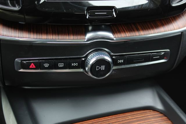Used 2024 Volvo XC60 B5 Plus image 26