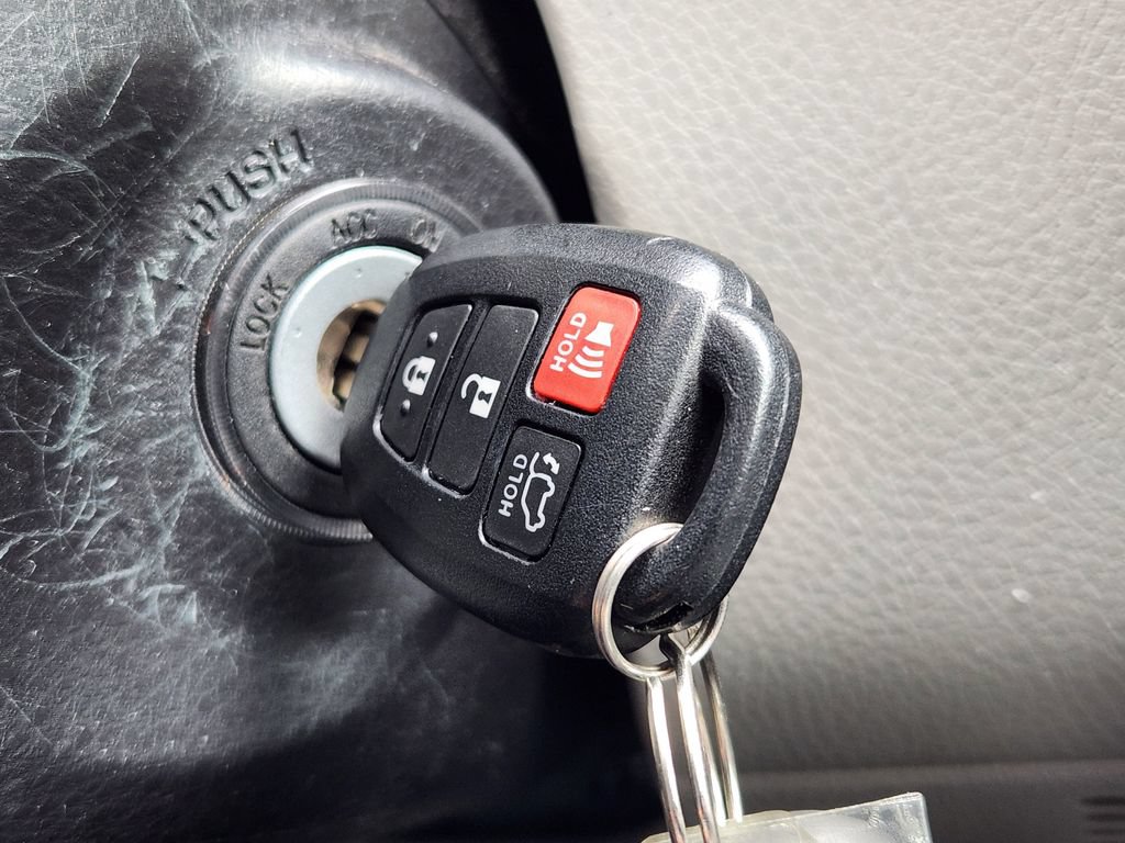 Used 2017 Toyota Highlander Plus FWD image 30