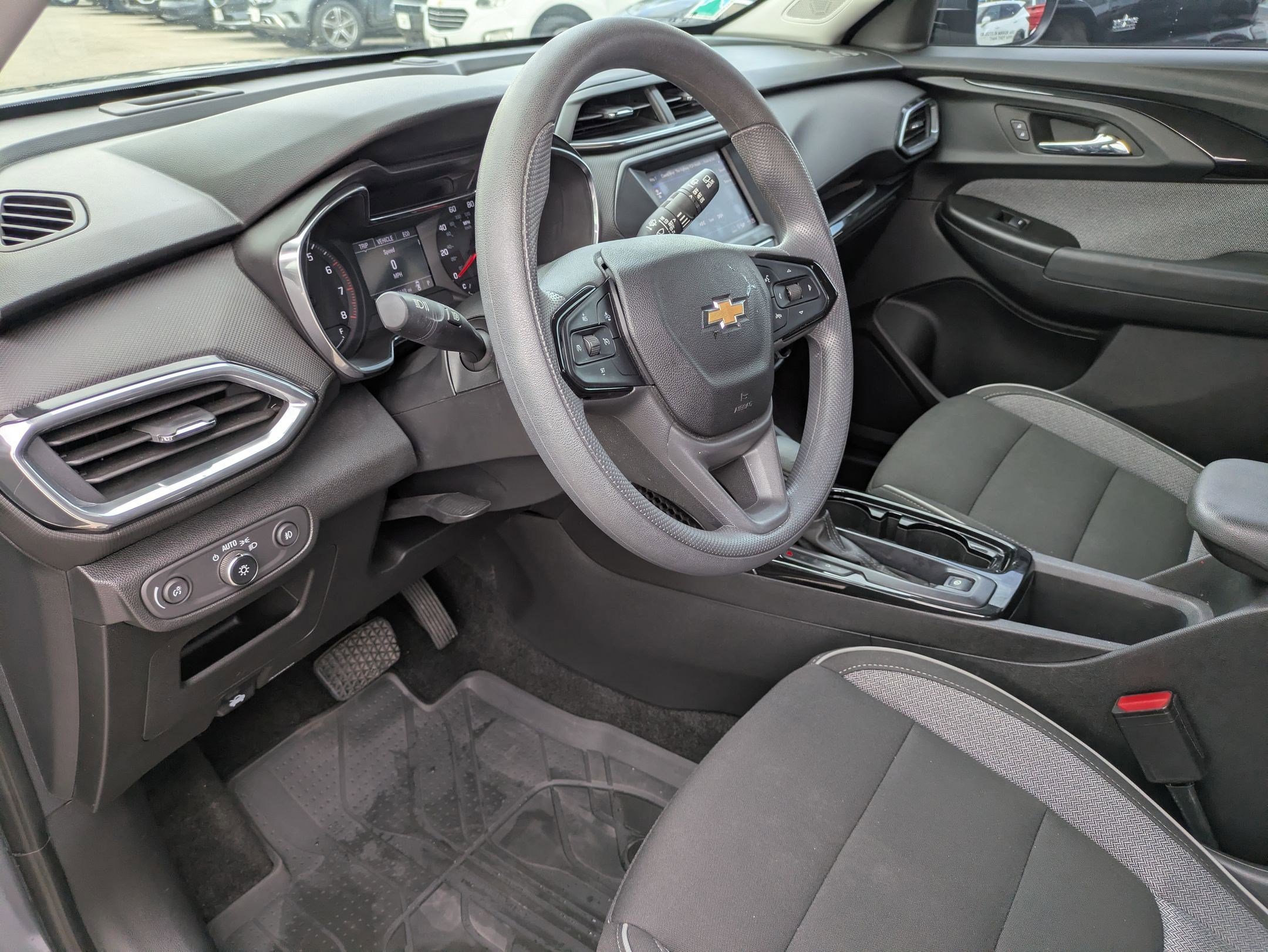 Certified 2022 Chevrolet TrailBlazer LT w/ LPO, Blackout Package image 9