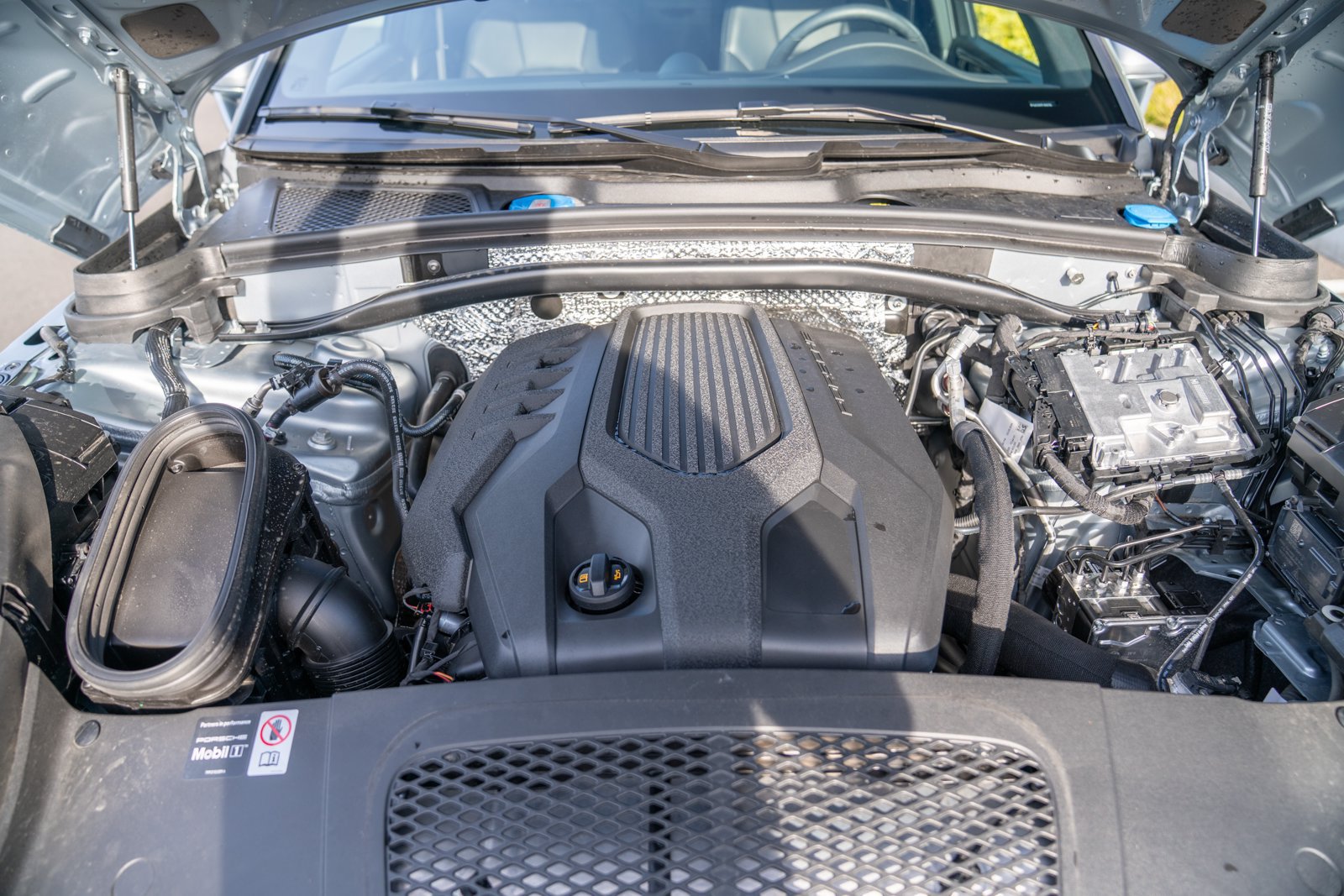 Certified 2026 Porsche Macan AWD/4WD image 27