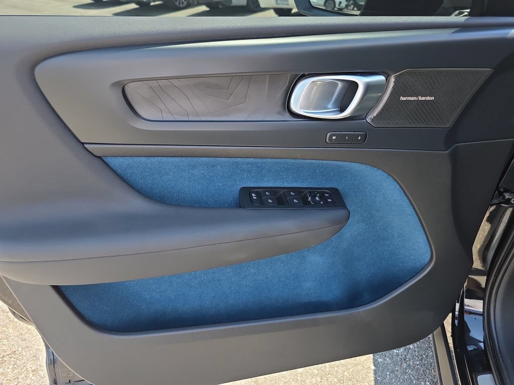 Certified 2023 Volvo C40 P8 Recharge Ultimate AWD/4WD image 19