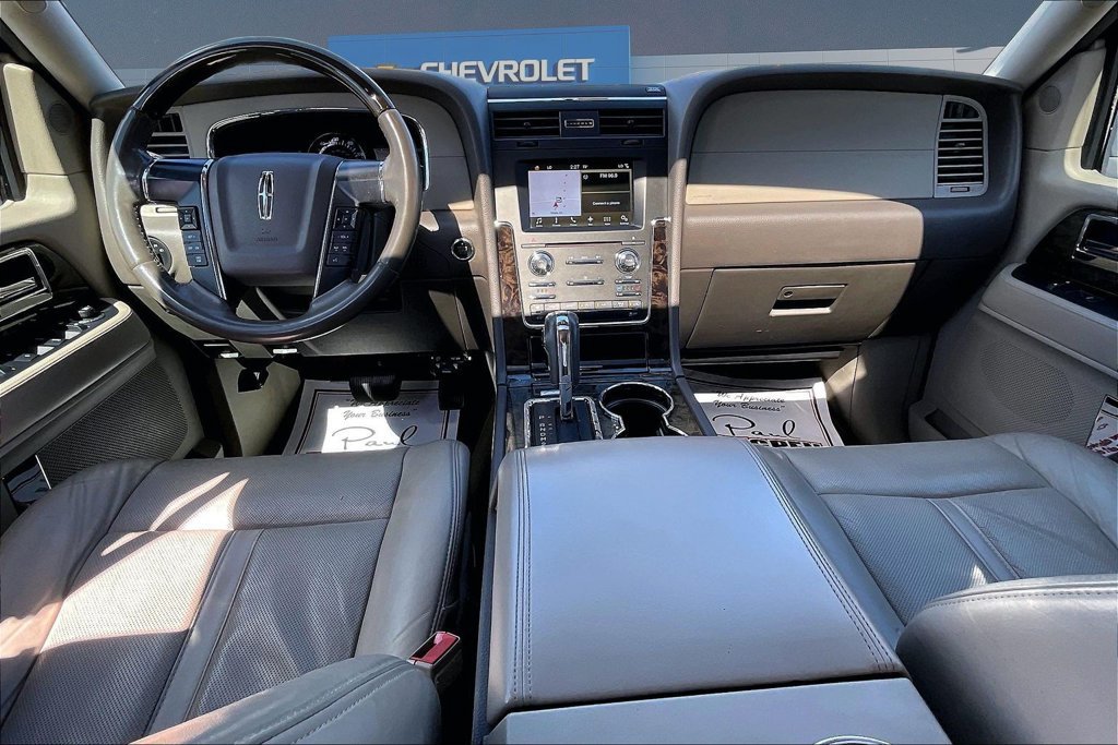 Used 2016 Lincoln Navigator L Select RWD image 8