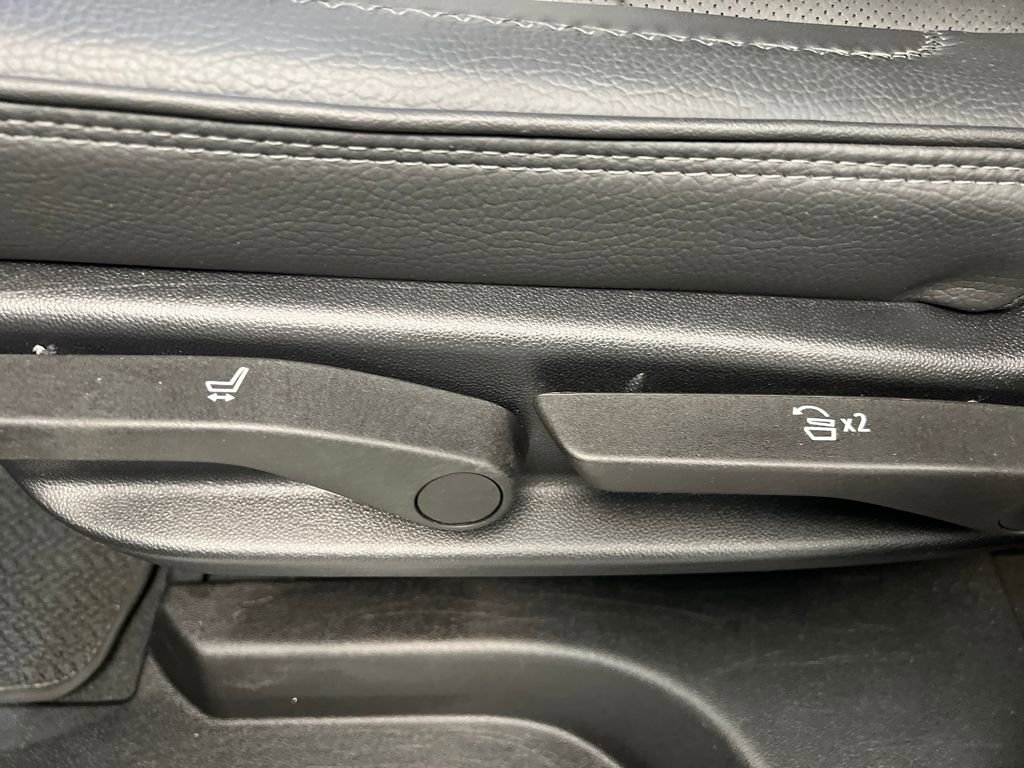 Used 2025 GMC Yukon Denali image 15