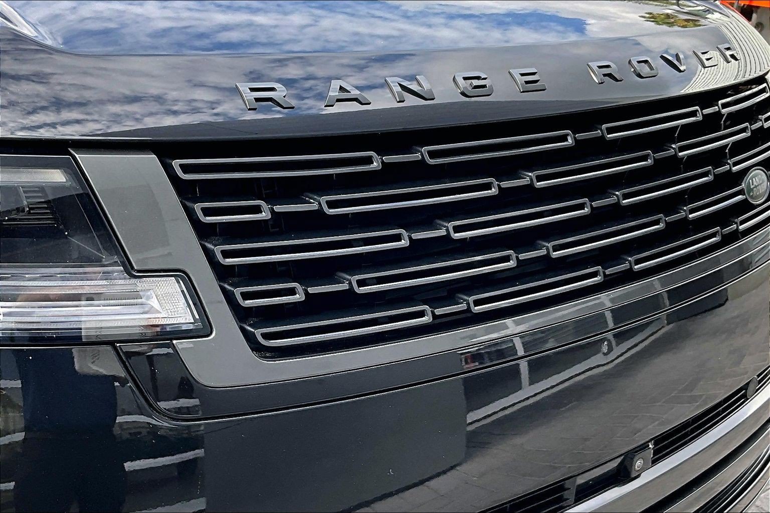 Used 2025 Land Rover Range Rover SE AWD/4WD image 29