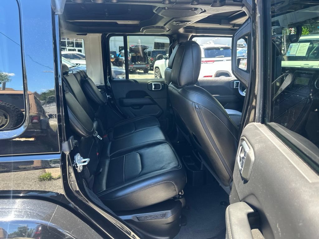 Used 2022 Jeep Wrangler Unlimited Sahara w/ Cold Weather Group AWD/4WD image 21
