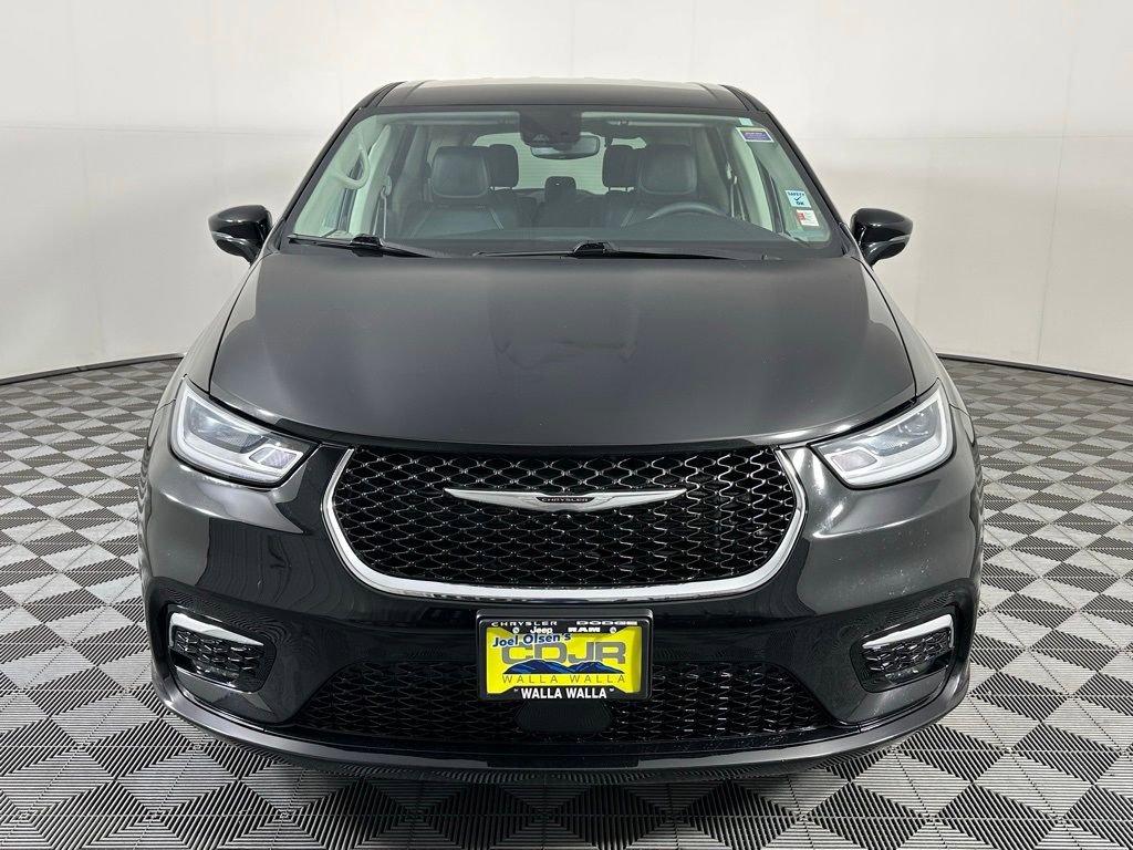 Used 2024 Chrysler Pacifica Touring-L image 13