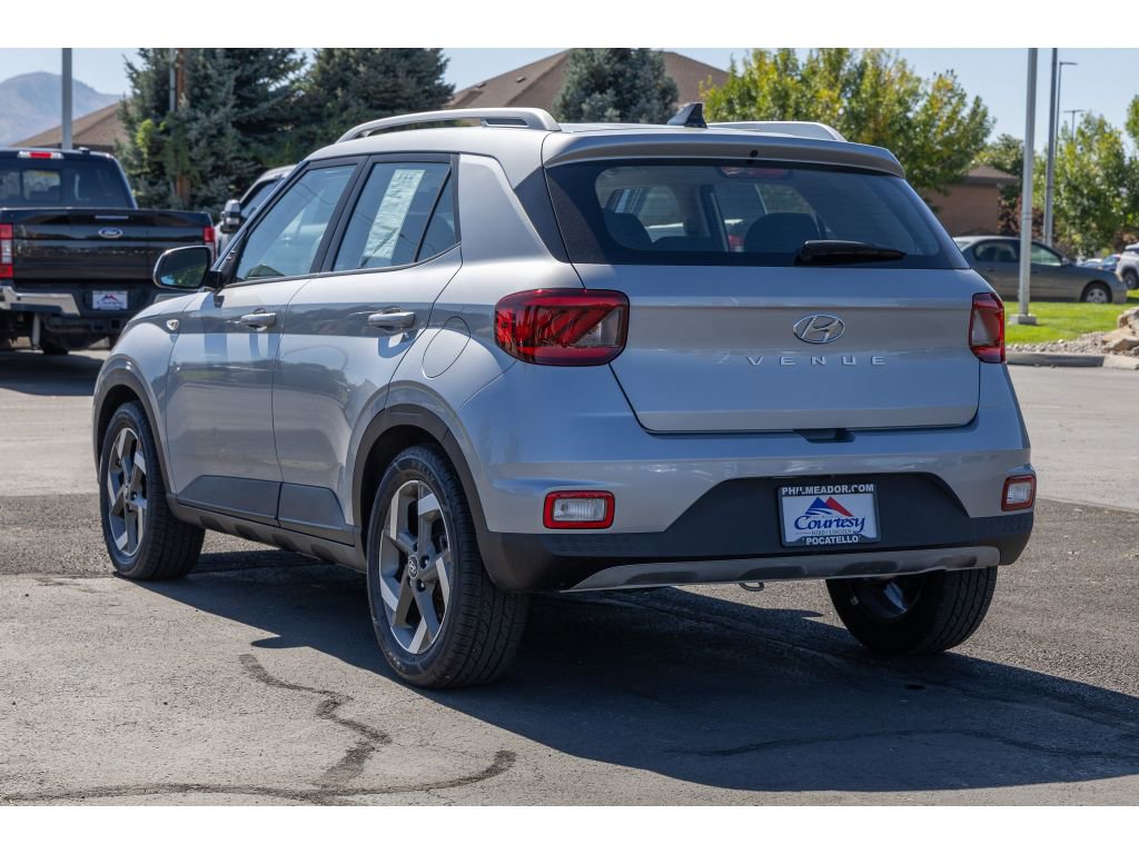 Used 2021 Hyundai Venue SEL w/ Cargo Package image 5