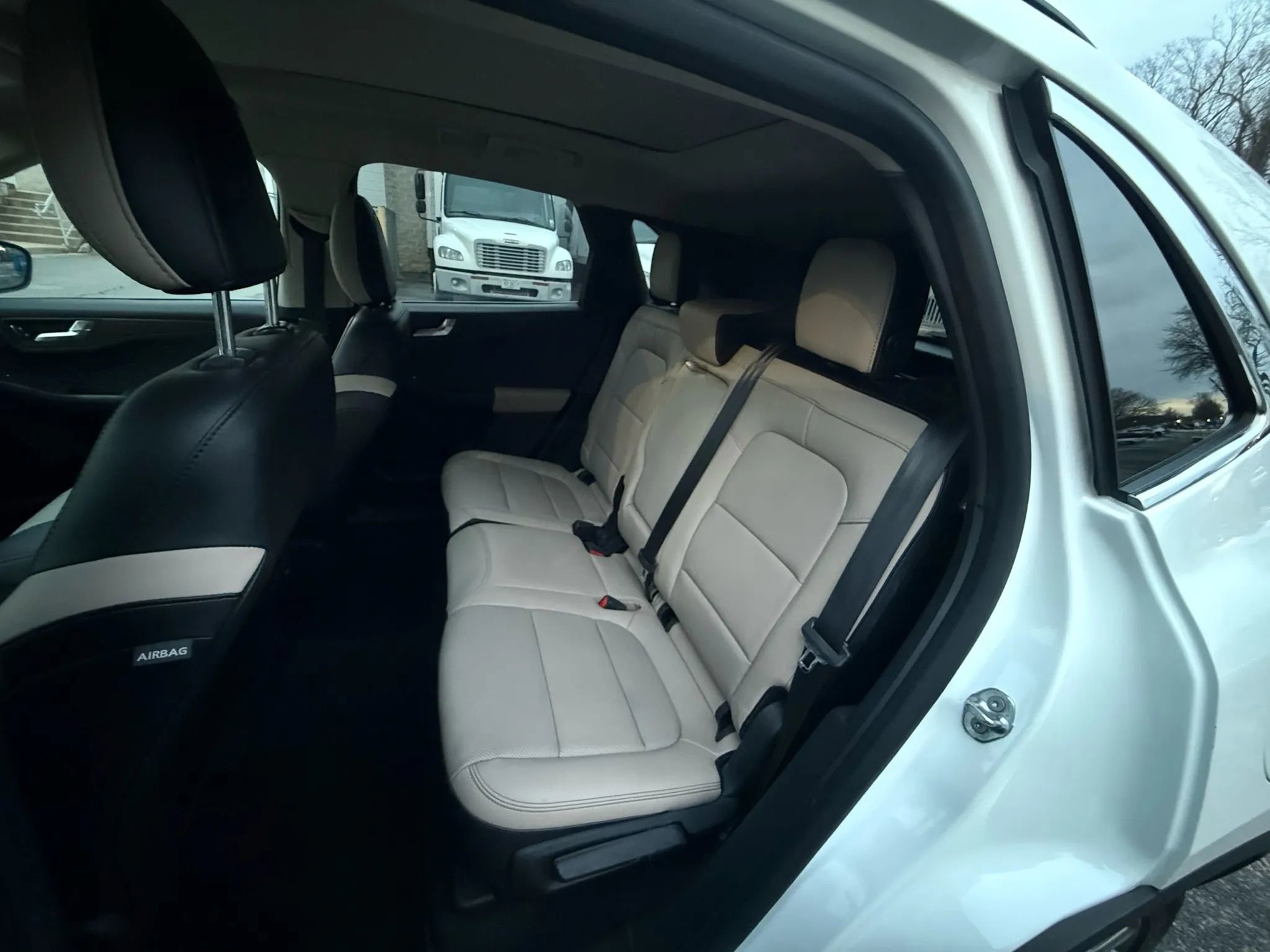 Used 2020 Ford Escape Titanium image 22