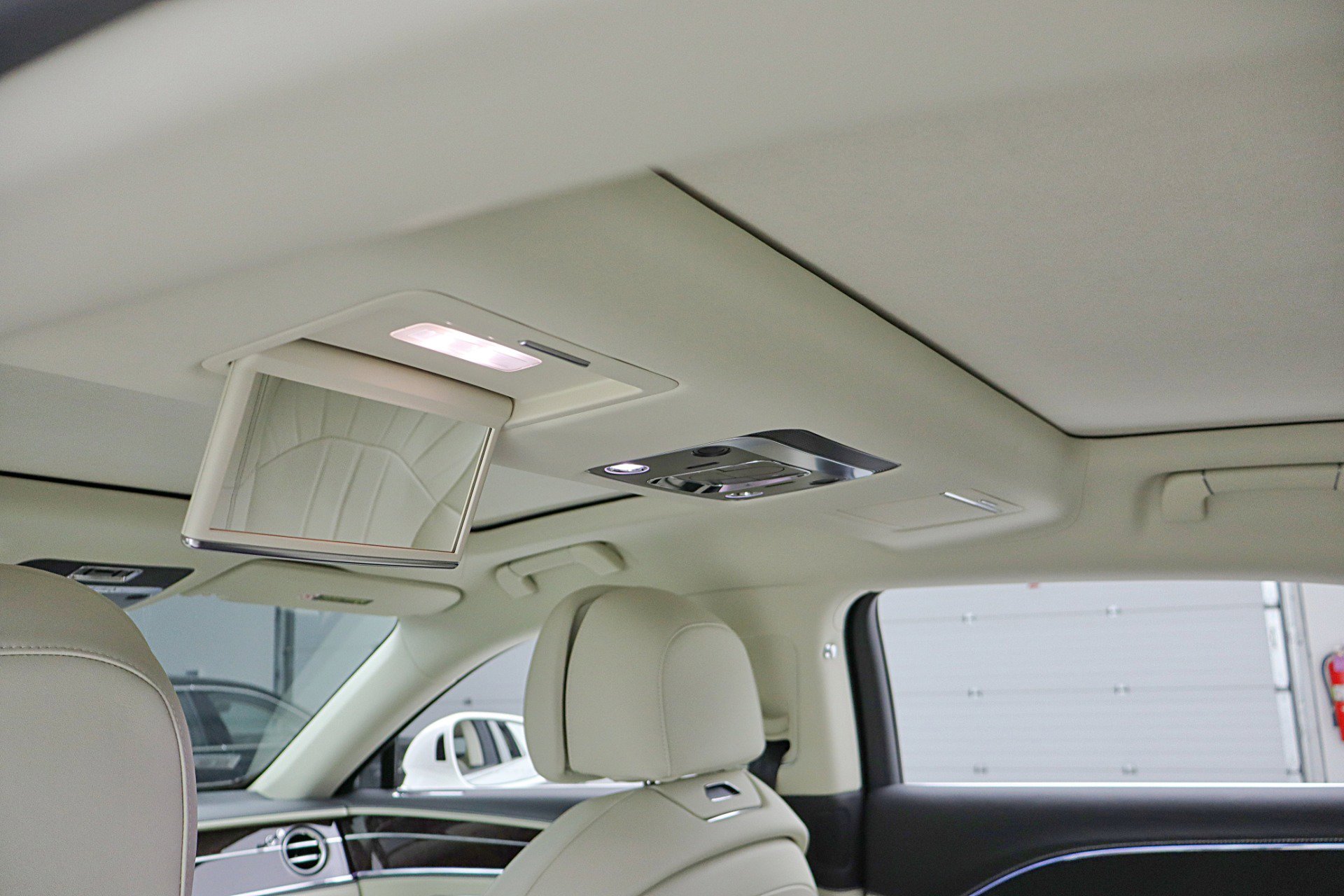 Used 2024 Bentley Flying Spur S V8 image 38