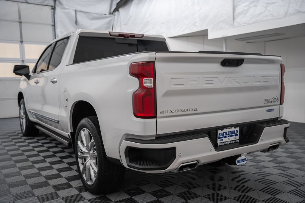 Used 2025 Chevrolet Silverado 1500 High Country AWD/4WD image 6