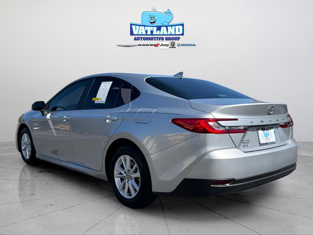 Used 2025 Toyota Camry LE image 3