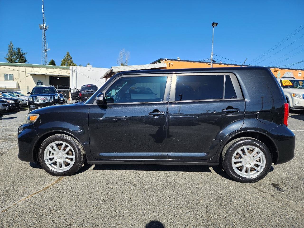 Used 2011 Scion xB FWD image 8
