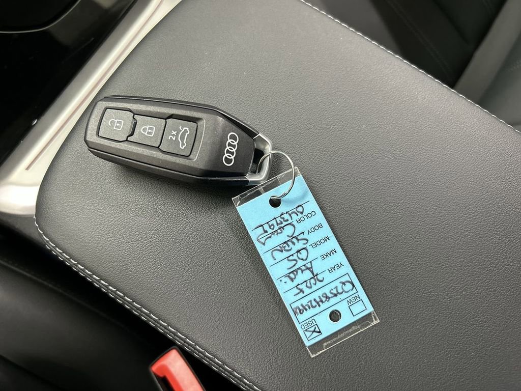 Used 2025 Audi Q5 Premium Plus w/ Premium Plus image 12