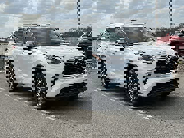 Used 2023 Toyota Highlander XLE image 23