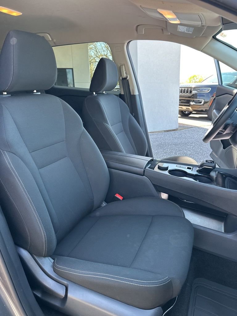 Used 2024 Nissan Rogue S AWD/4WD image 15