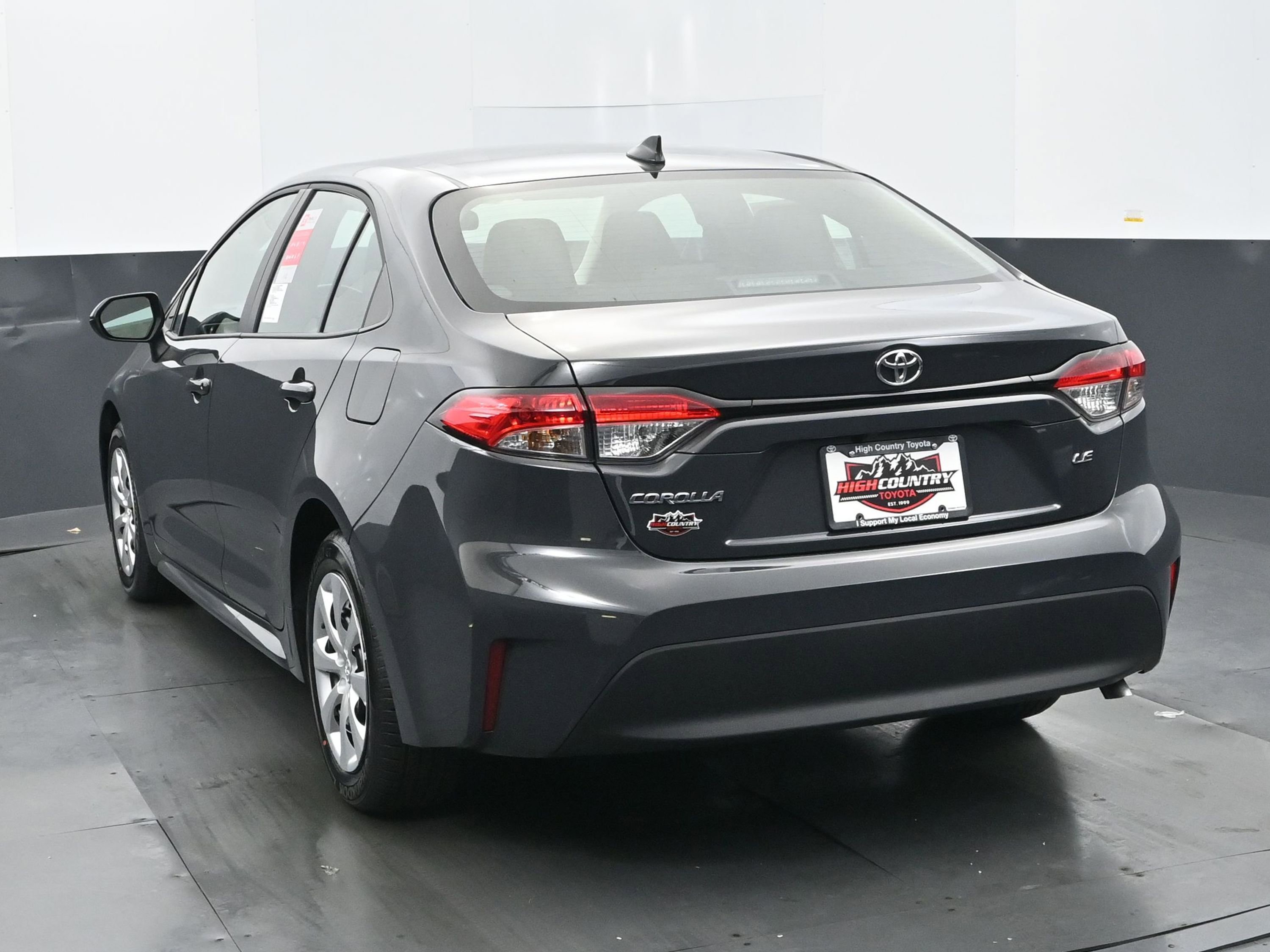 Used 2025 Toyota Corolla LE image 4