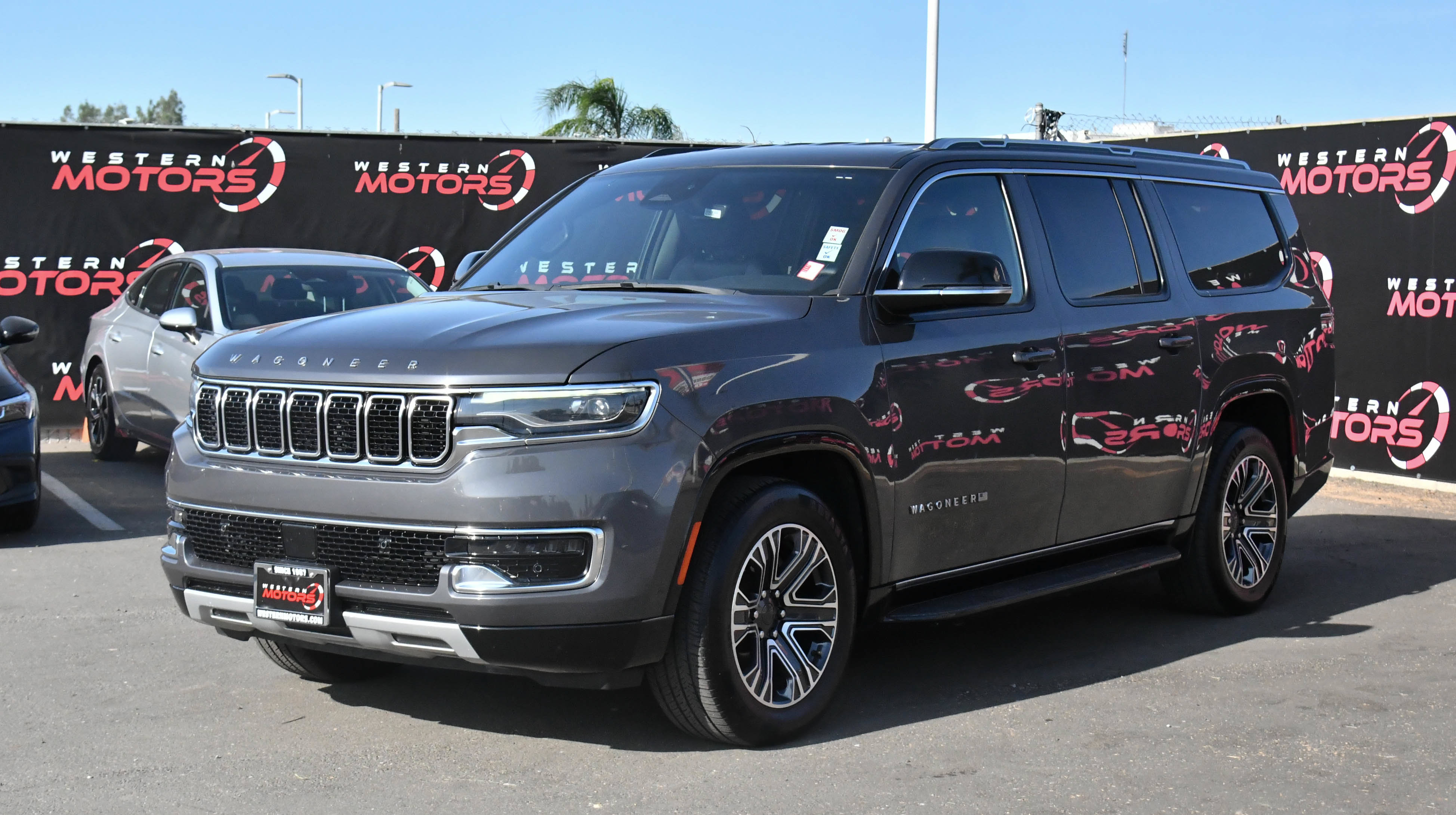 Used 2024 Jeep Wagoneer L Series II RWD image 3