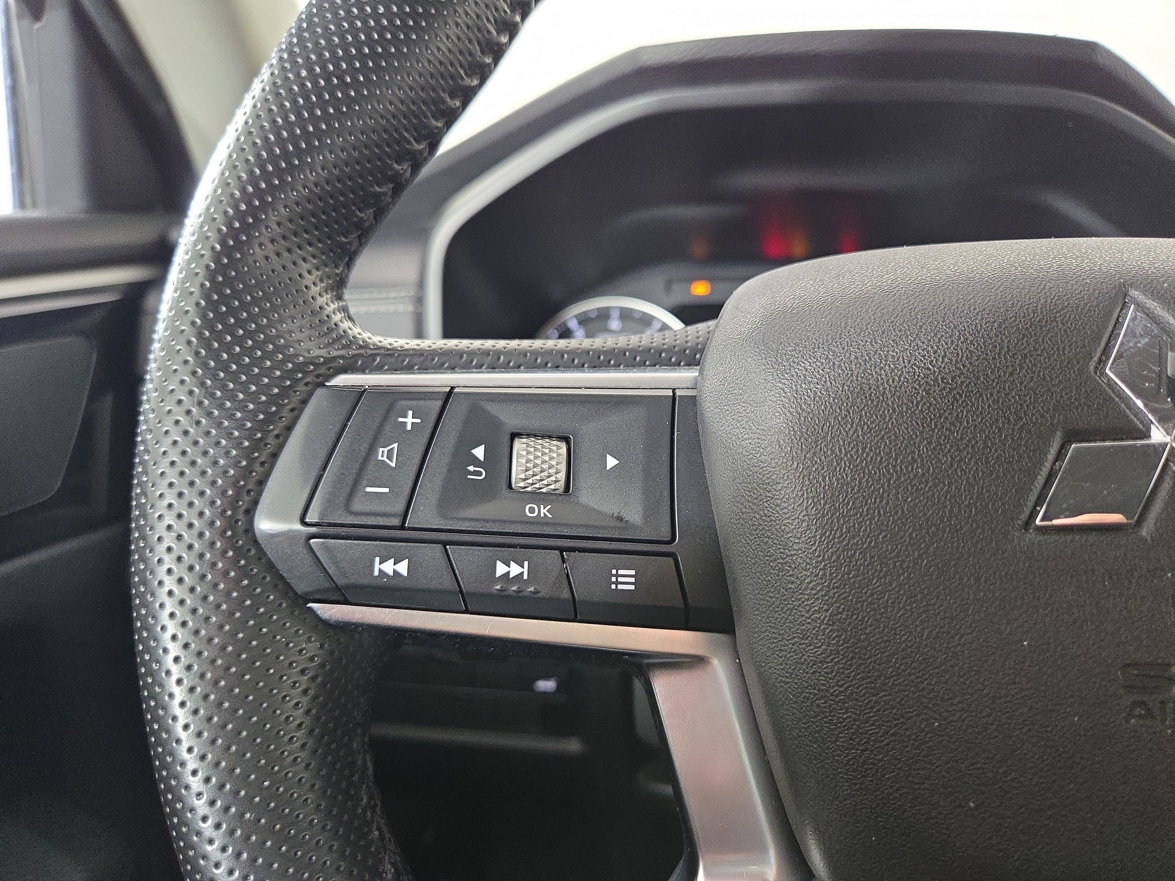 Used 2024 Mitsubishi Outlander SE FWD image 16