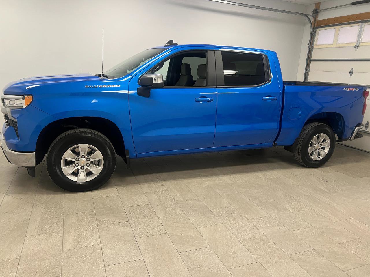 Used 2025 Chevrolet Silverado 1500 LT image 9