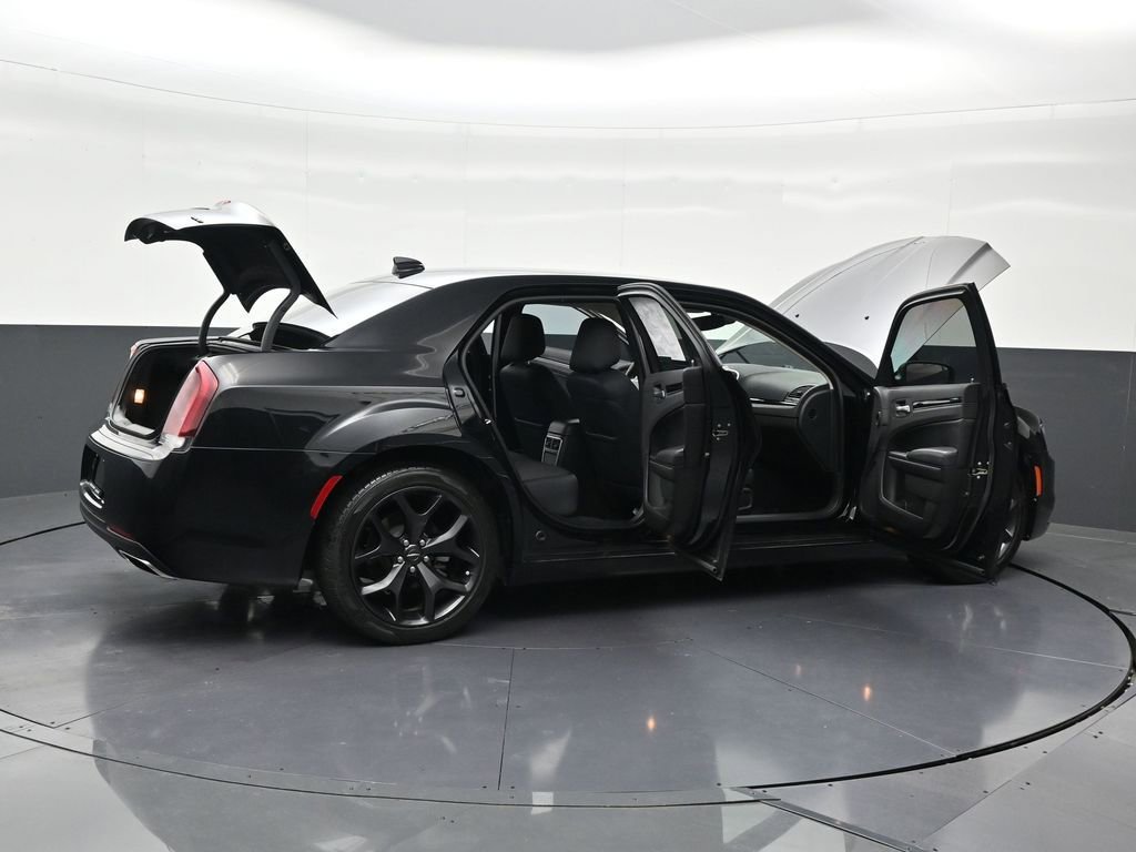 Used 2023 Chrysler 300 Touring w/ Sport Appearance Package image 33