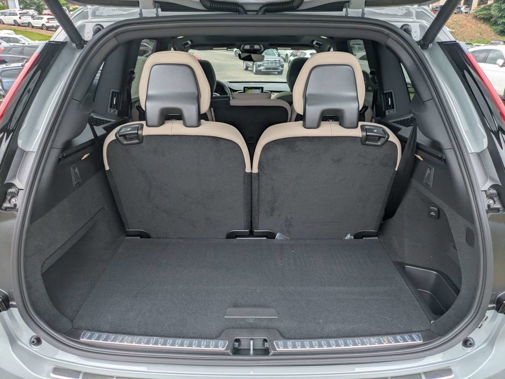New 2026 Volvo XC90 B6 Plus w/ Protection Package Premier AWD/4WD image 13