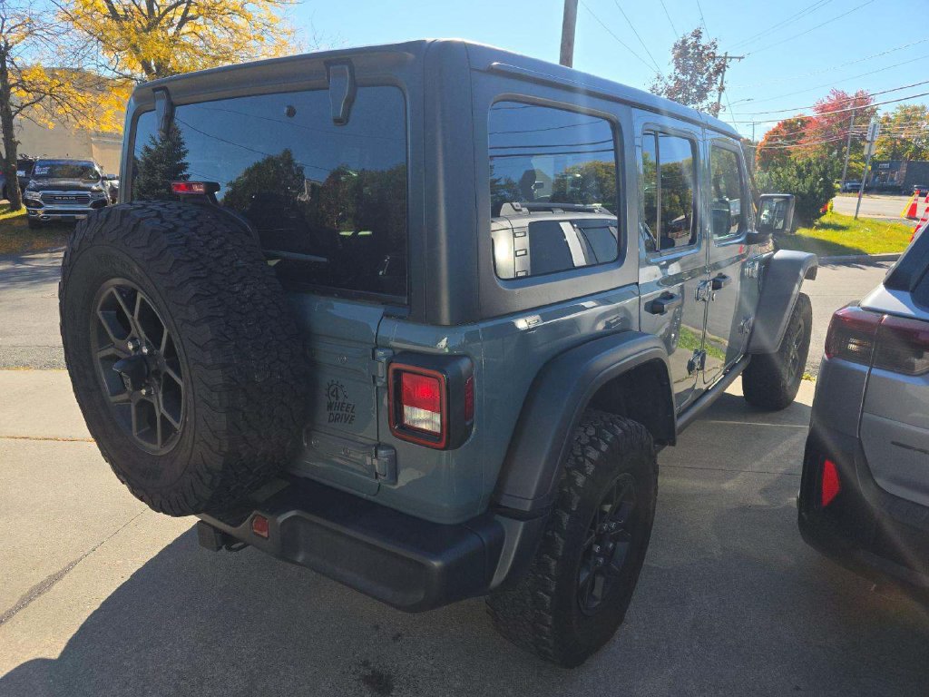 Used 2024 Jeep Wrangler Unlimited AWD/4WD image 2