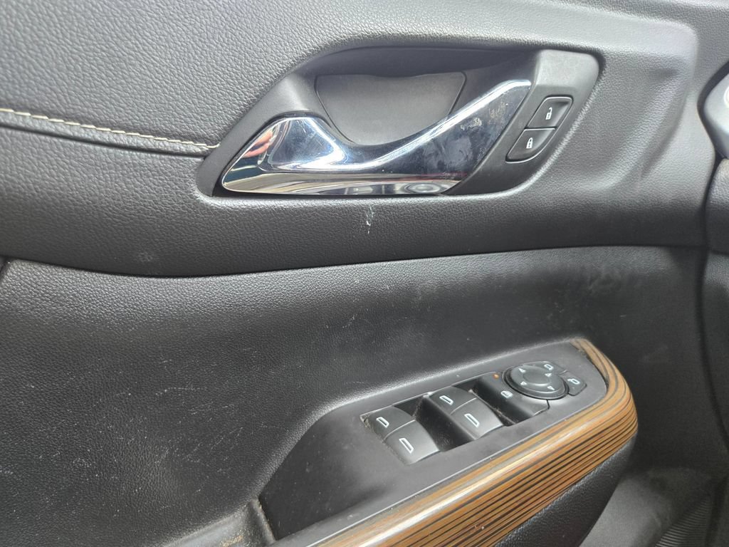 Used 2019 GMC Acadia SLE w/ LPO, Black Accent Package FWD image 11
