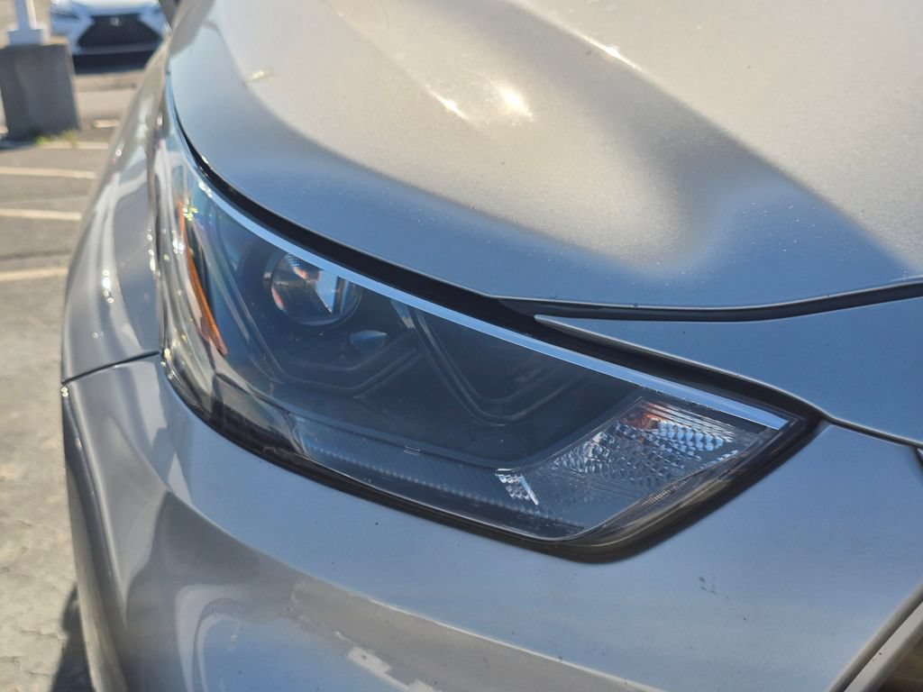 Used 2022 Toyota Highlander LE AWD/4WD image 20