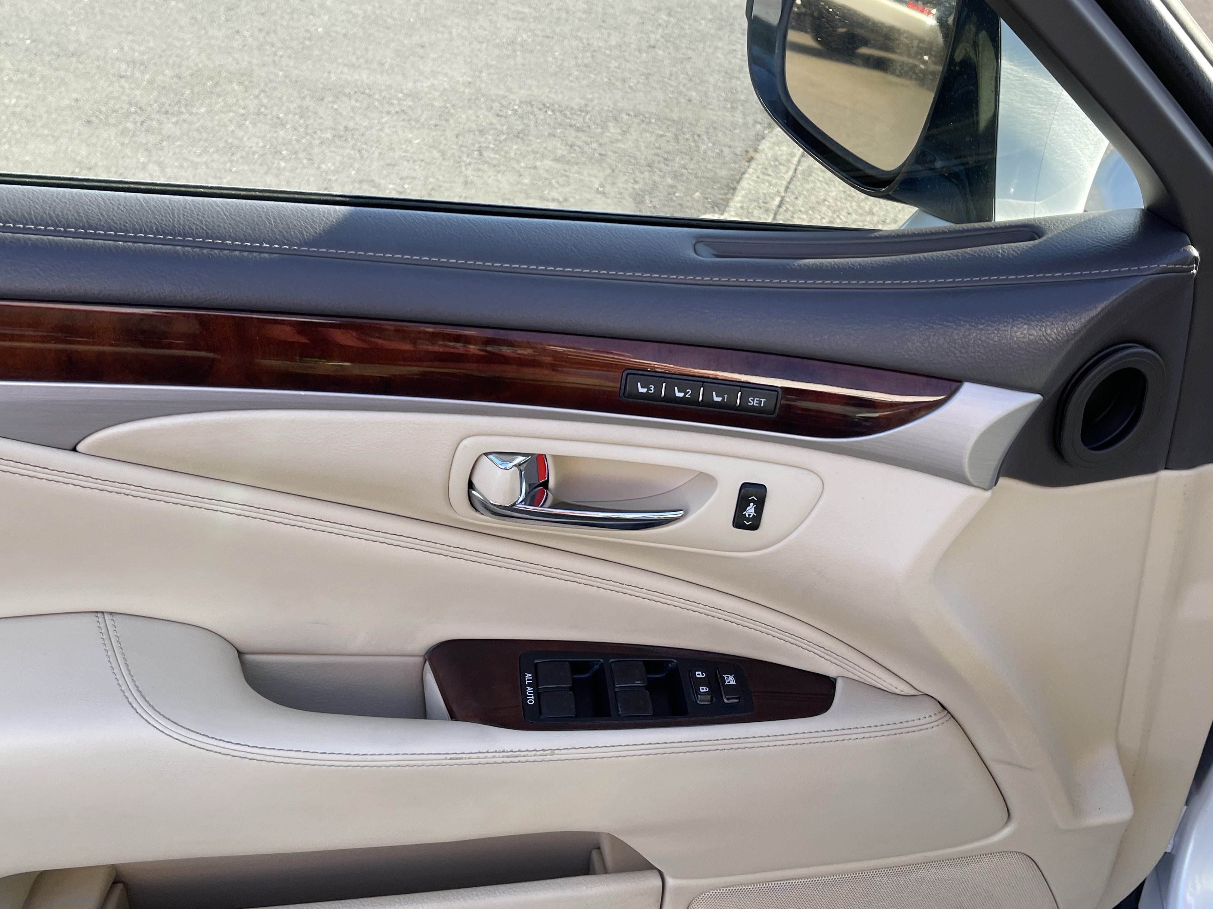 Used 2016 Lexus LS 460 AWD w/ Comfort Package image 16
