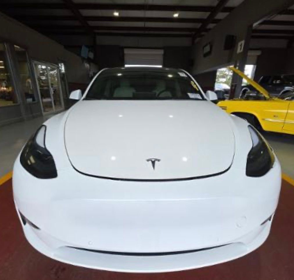Used 2022 Tesla Model Y Performance AWD/4WD image 3