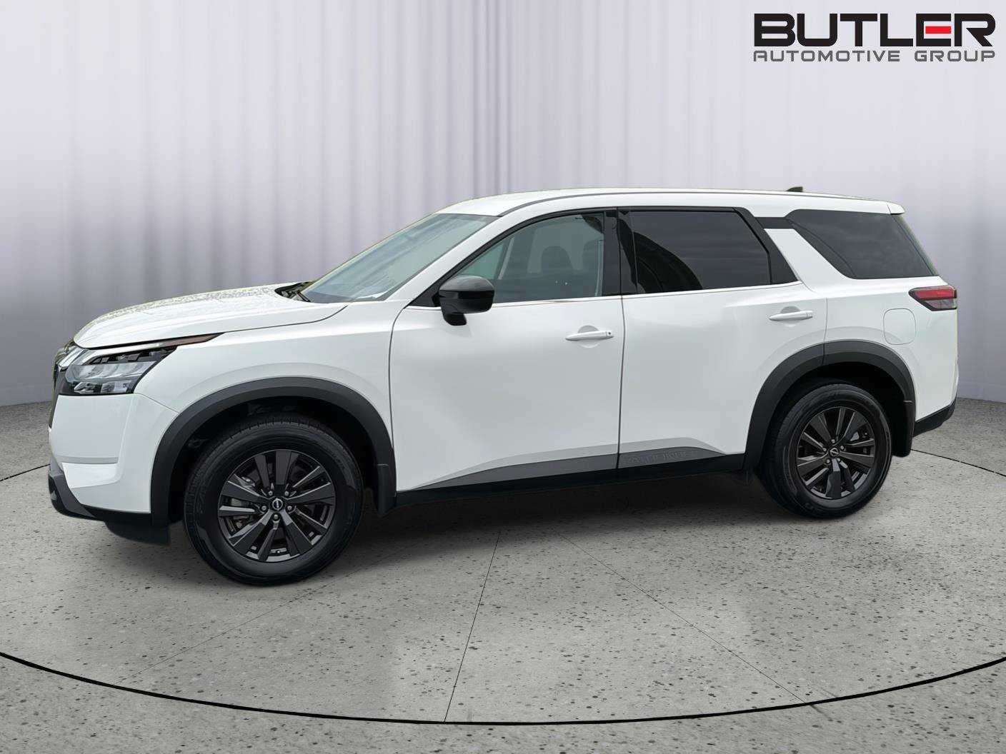 Used 2024 Nissan Pathfinder S FWD image 3