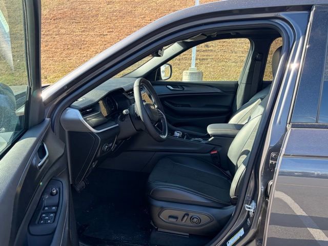 New 2025 Jeep Grand Cherokee Altitude w/ Trailer Tow Package image 15