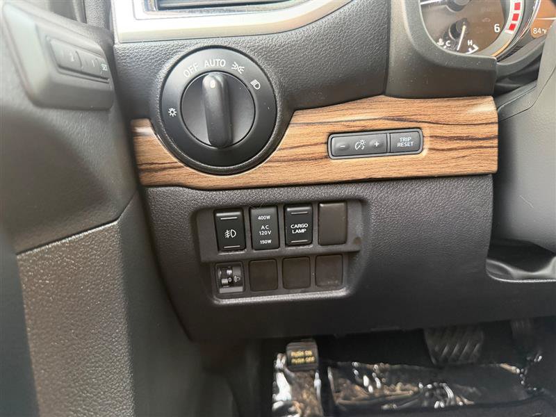 Used 2016 Nissan Titan SL AWD/4WD image 31