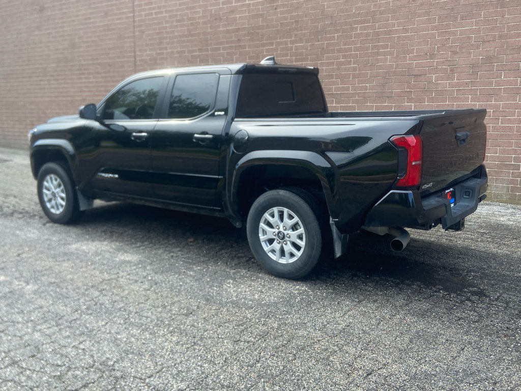Used 2024 Toyota Tacoma SR5 AWD/4WD image 3