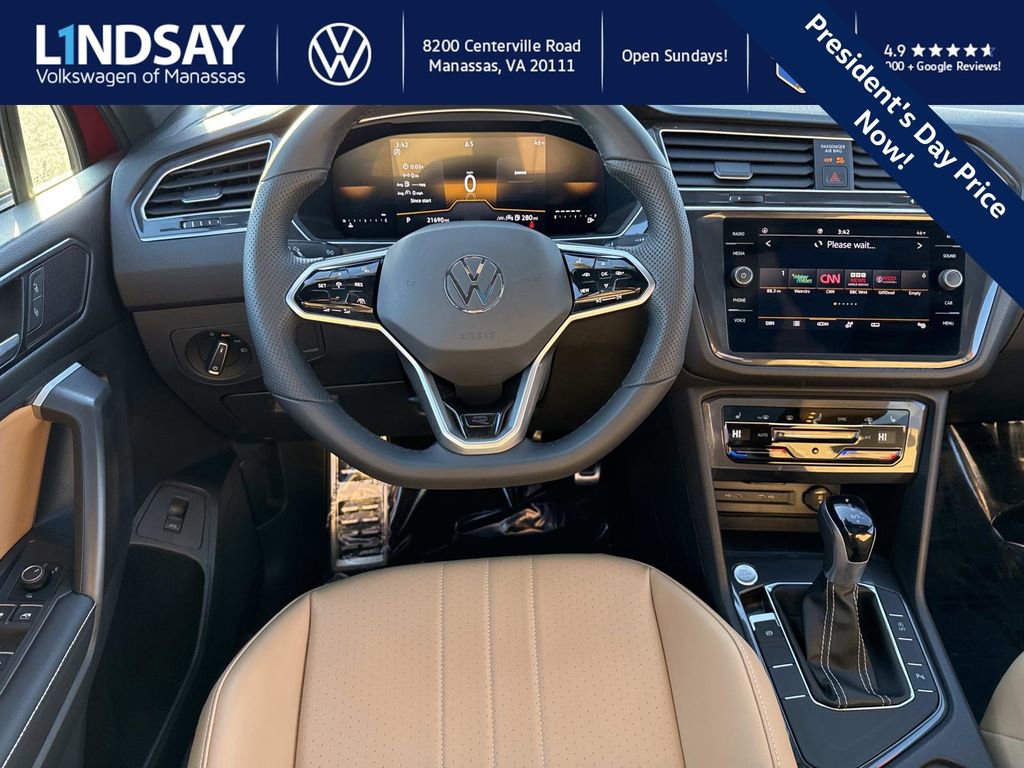 Used 2024 Volkswagen Tiguan SE R-Line image 12