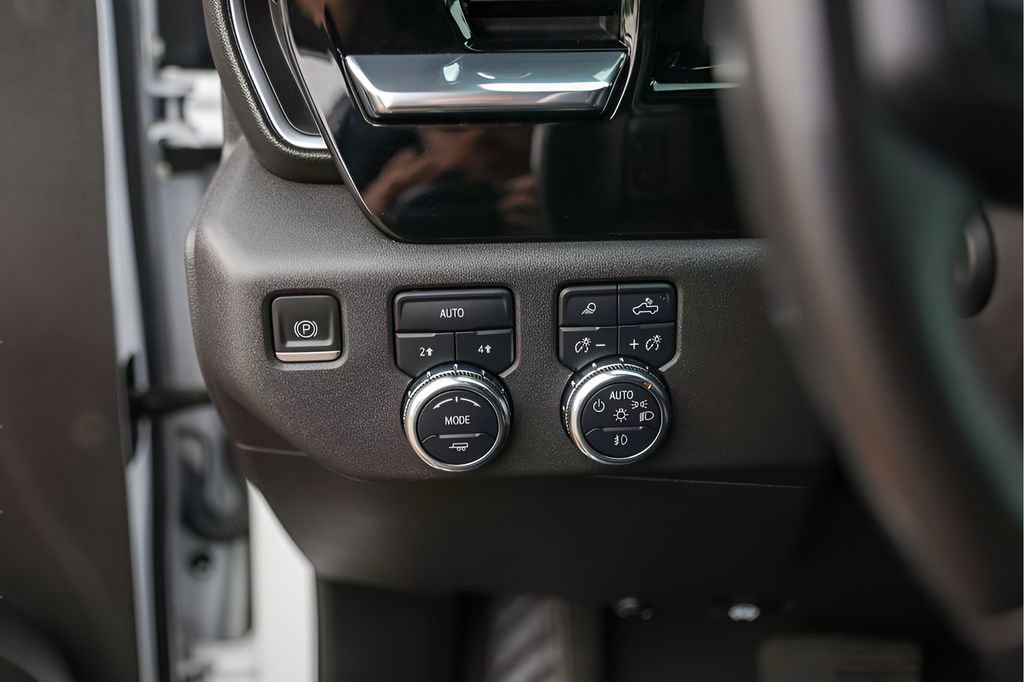 Used 2022 GMC Sierra 1500 SLT w/ SLT Convenience Package AWD/4WD image 18