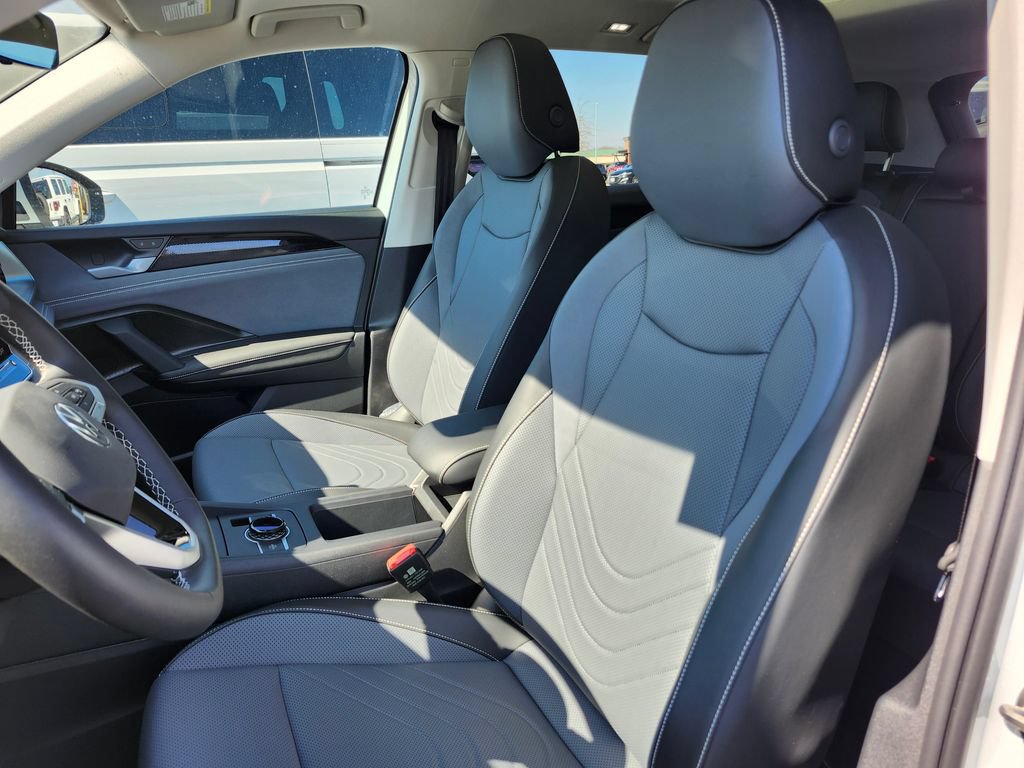 New 2026 Volkswagen Tiguan SE AWD/4WD image 9