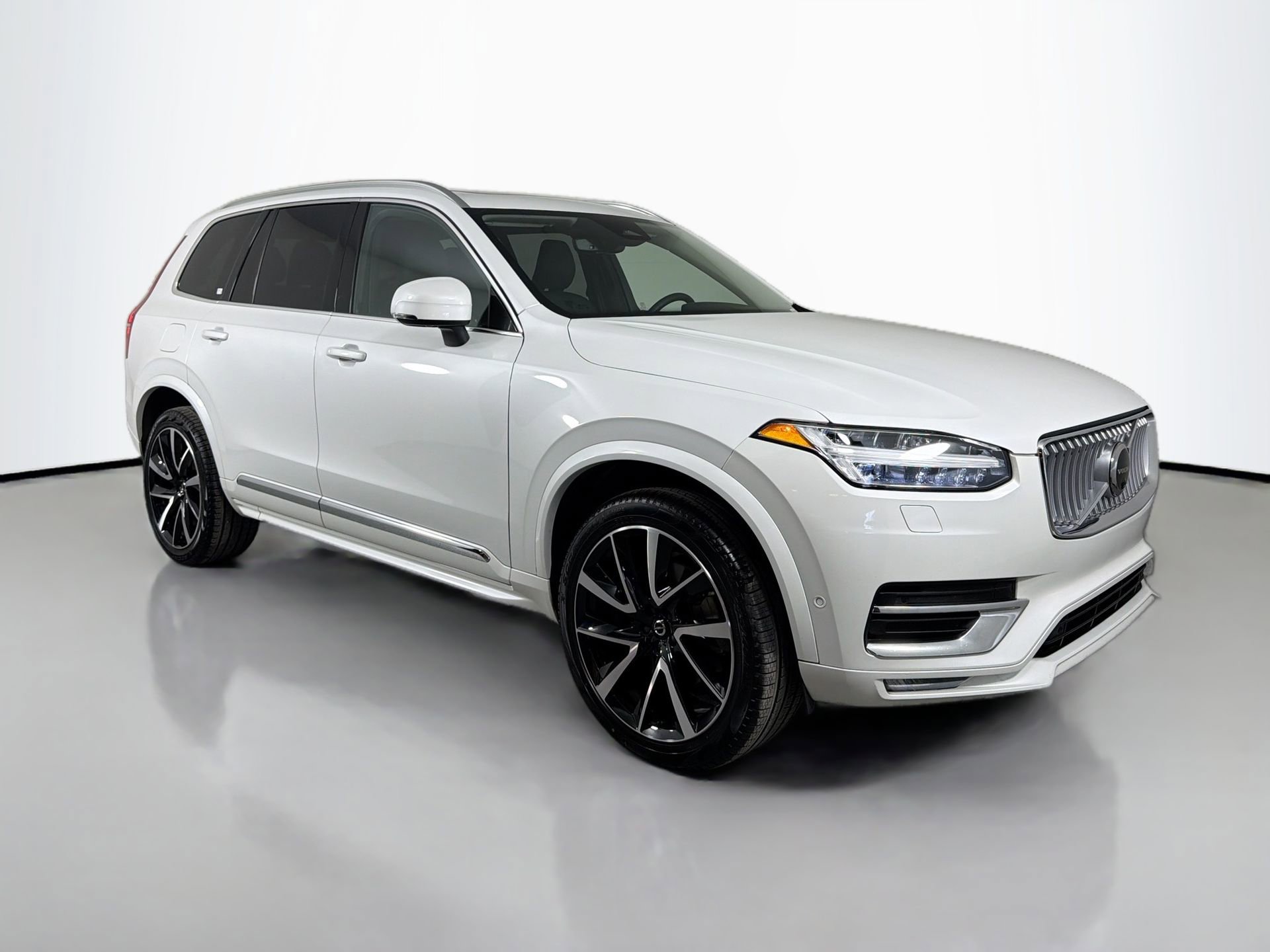 Certified 2024 Volvo XC90 B5 Plus w/ Protection Package Premier AWD/4WD image 3